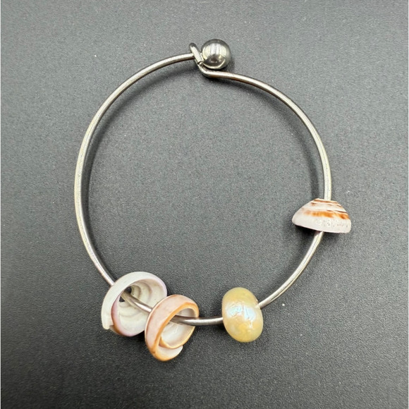 Hawaiian Shell Girls Bangle Silver Tone - Picture 1 of 5